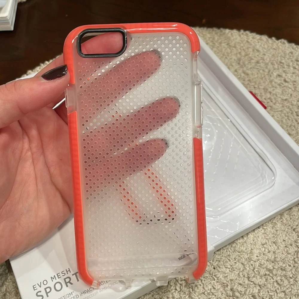 Tech21 Evo Mesh Sport Phone Case iPhone 6/8